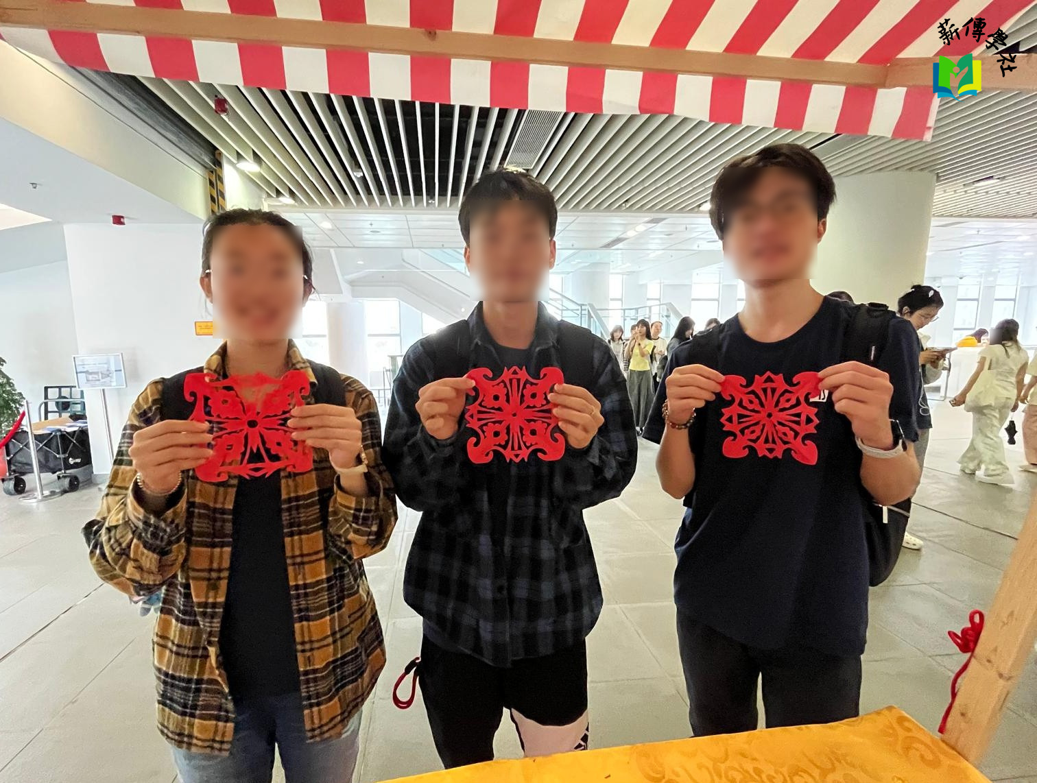 香港城市大學交流生體驗剪紙藝術