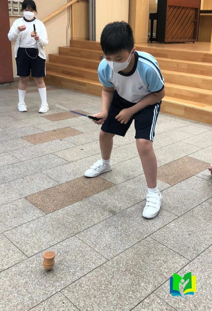 抽陀螺攤位